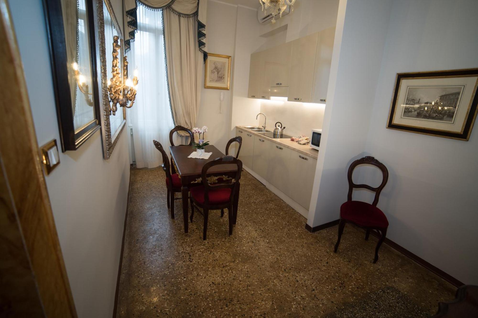 Deluxe Apartment